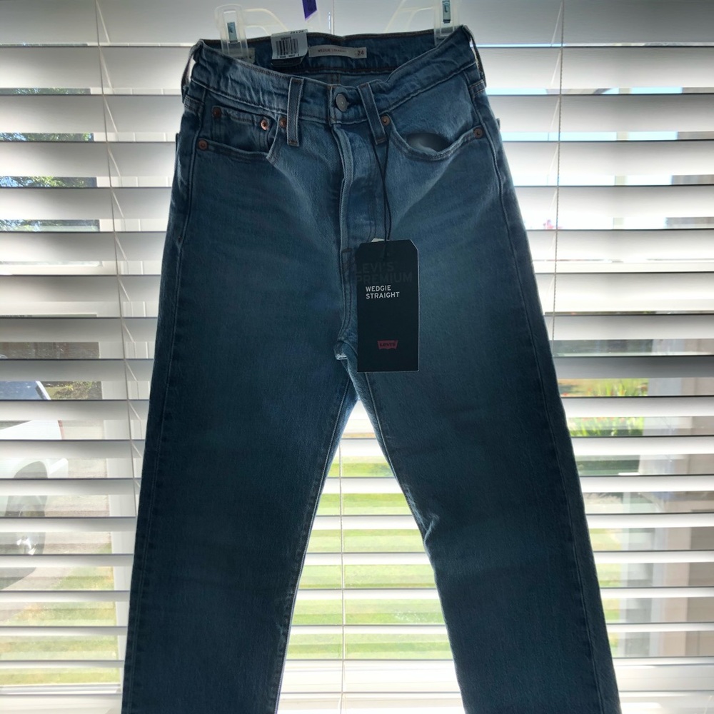 Levi’s wedgie high rise jeans never worn